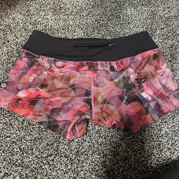 Lululemon Speed up shorts - Picture 2 of 4